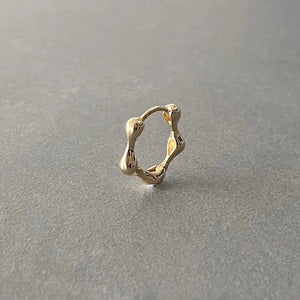 Elegant 14K Solid Gold Huggie Hoop Earrings - 15.5mm Hinged Design for Women.