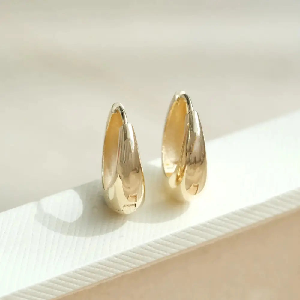 Elegant 14K Solid Gold Tapered Oval Huggie Hoop Earrings for Daily Wear.