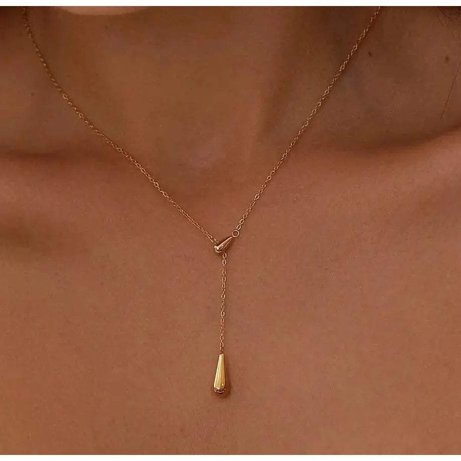 Elegant 18K Gold Plated Teardrop Minimalist Pendant Necklace.