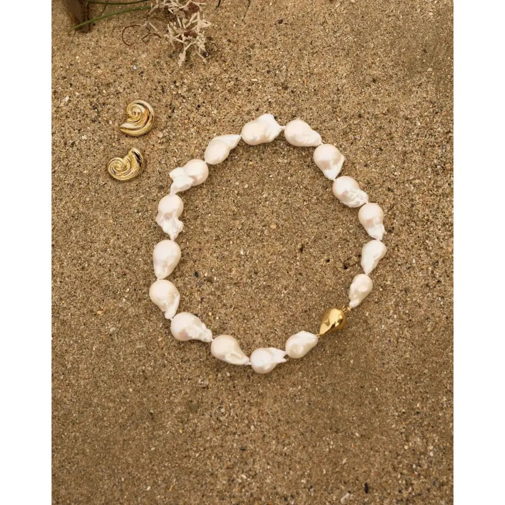 Elegant Baroque Pearl Necklace - Timeless Luxury Accessory.