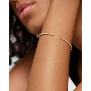 Elegant Diamond Claw Cuff - A Stunning Statement Piece.