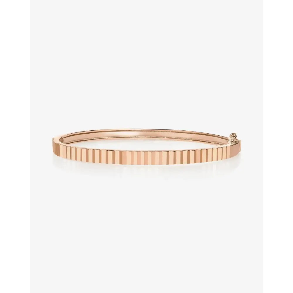 Elegant Fluted Gold Bangle - Timeless Luxury Accessory.