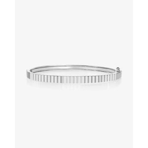 Elegant Fluted Gold Bangle - Timeless Luxury Accessory.