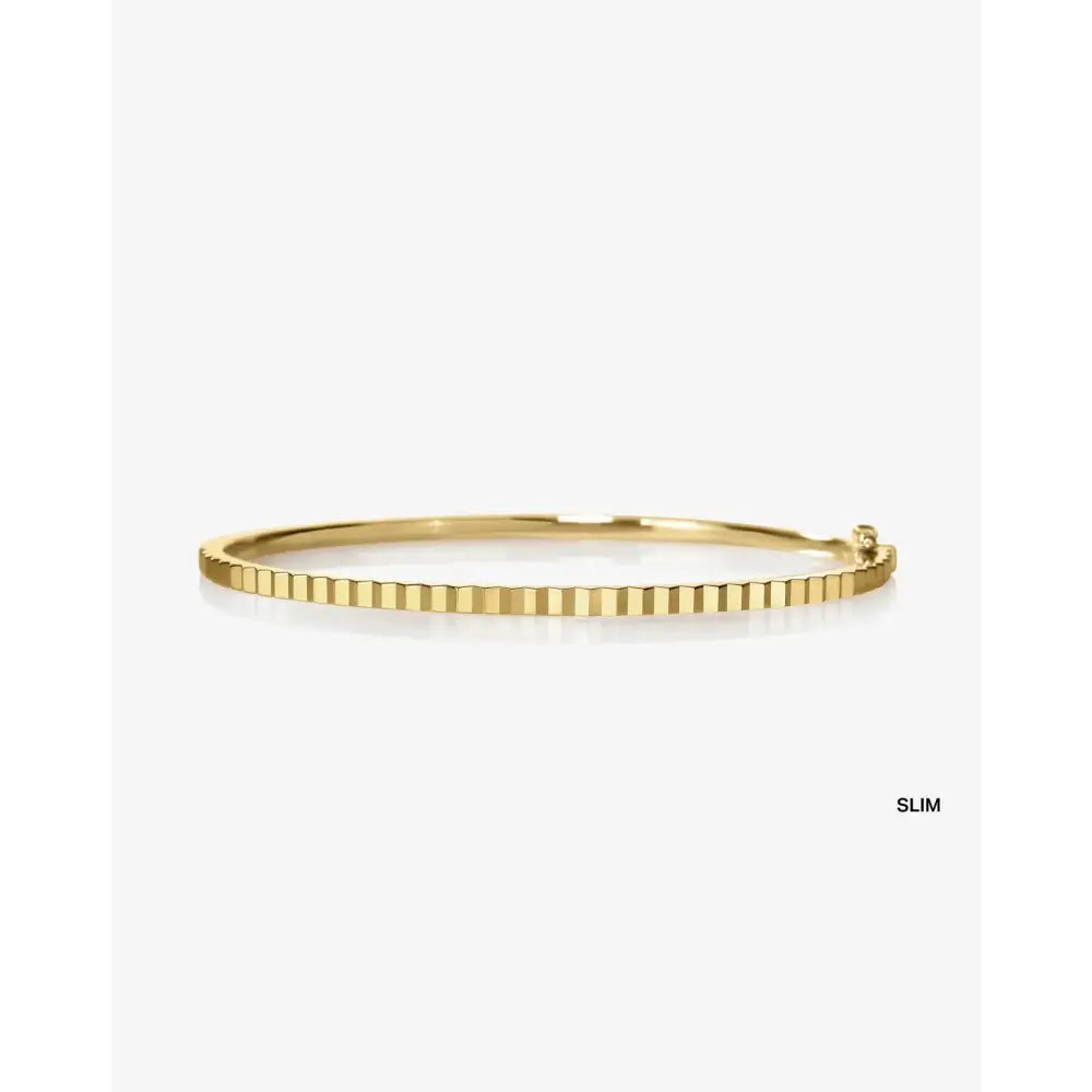 Elegant Fluted Gold Bangle - Timeless Luxury Accessory.