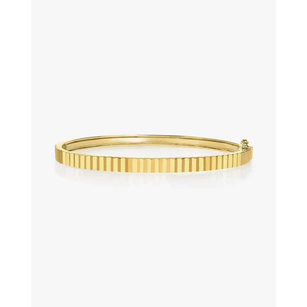 Elegant Fluted Gold Bangle - Timeless Luxury Accessory.