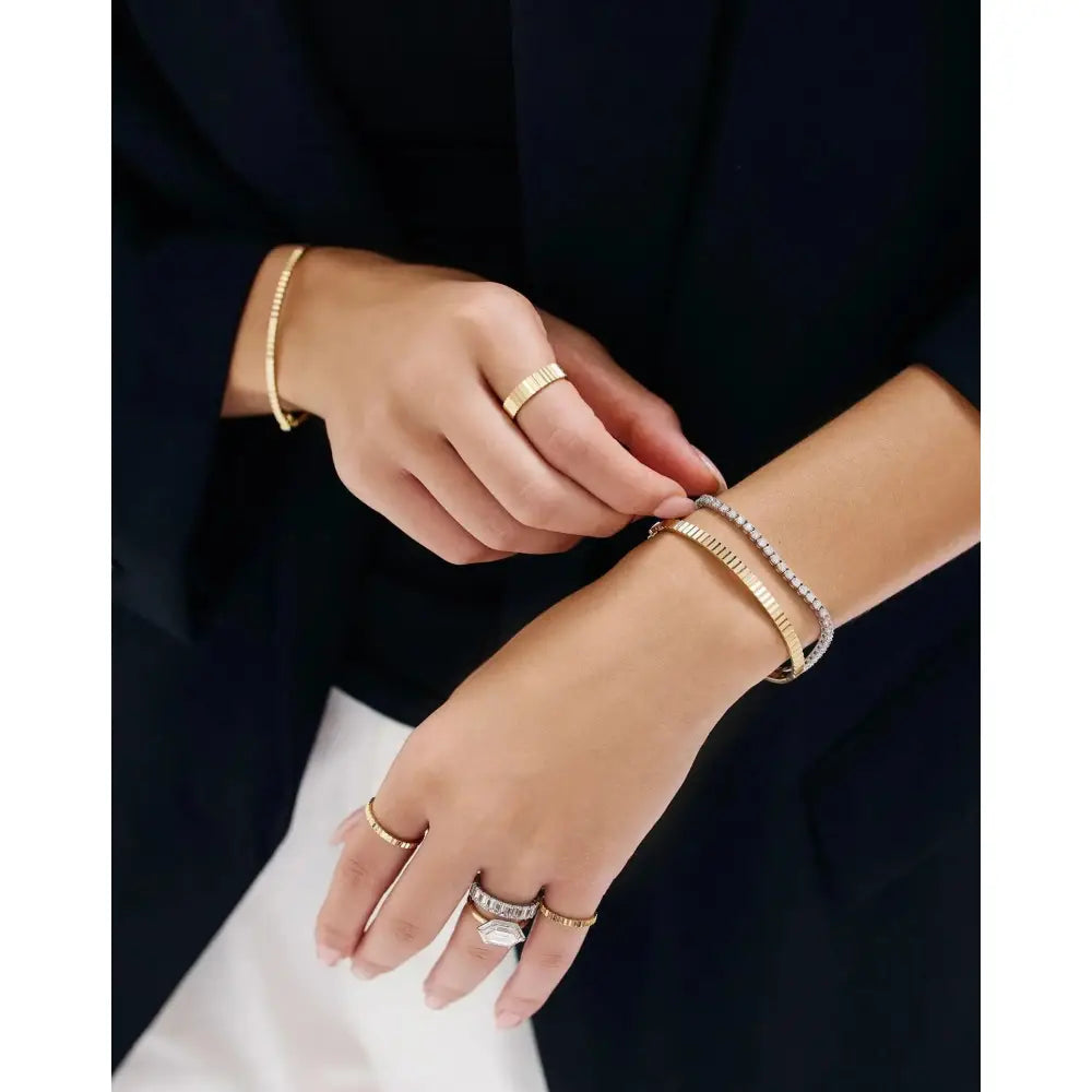 Elegant Fluted Gold Bangle - Timeless Luxury Accessory.