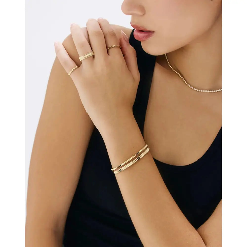 Elegant Fluted Gold Bangle - Timeless Luxury Accessory.