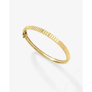 Elegant Fluted Gold Bangle - Timeless Luxury Accessory.