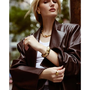 Elegant Forma Bangle - Timeless Style for Every Occasion.
