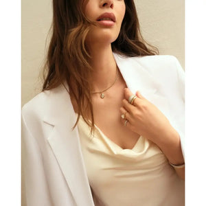 Elegant Gold Collar Necklace for Chic and Timeless Style.