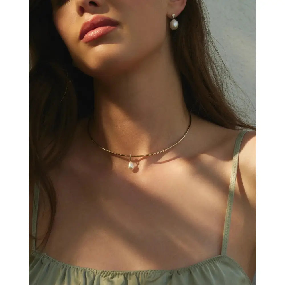 Elegant Gold Collar Necklace for Chic and Timeless Style.