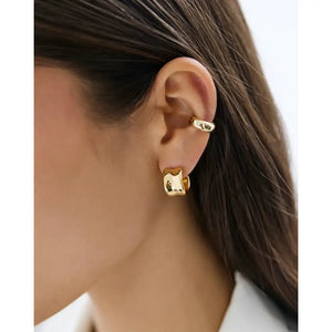 Elegant Liquid Gold Earrings – Elevate Your Style.