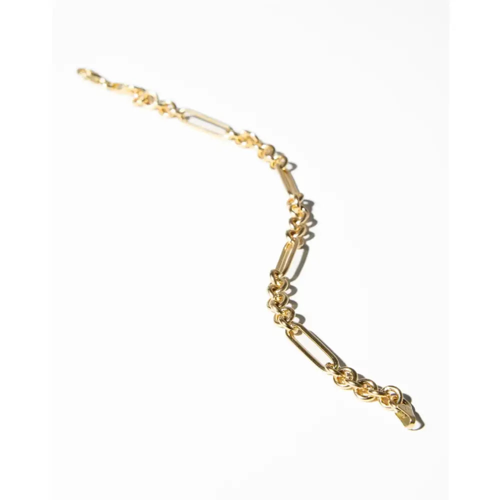Elegant Mixed Link Chain Bracelet - Perfect for Any Occasion.