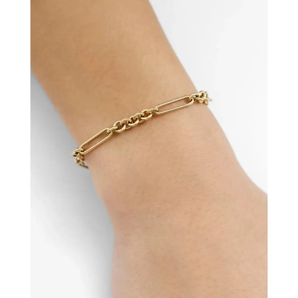 Elegant Mixed Link Chain Bracelet - Perfect for Any Occasion.