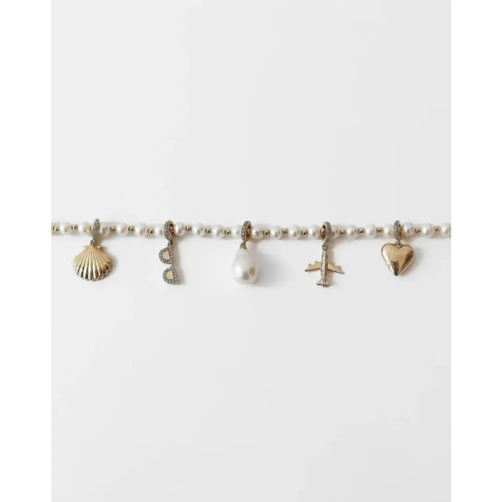 Elegant Pearl Charm for Every Occasion.