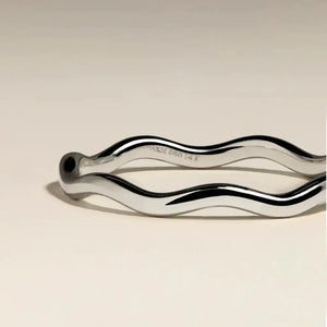 Elegant Scalloped Band Ring in Luxurious Solid White Gold.