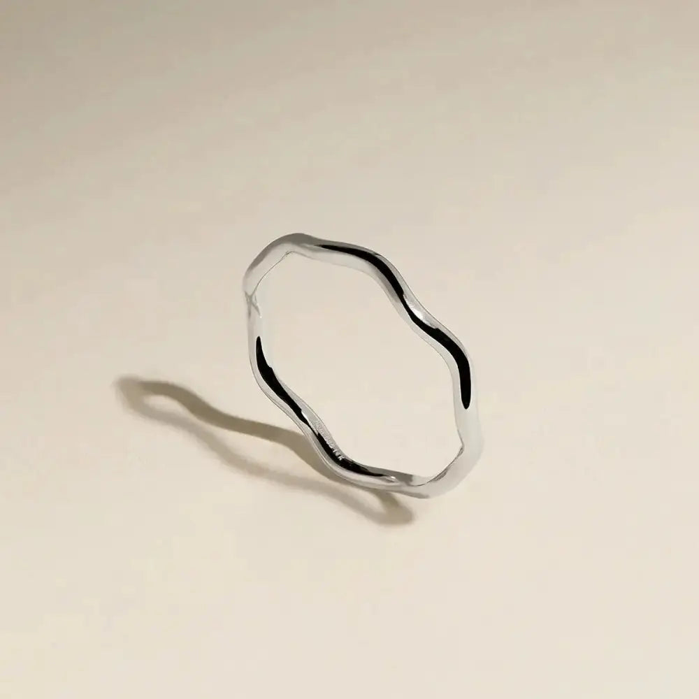 Elegant Scalloped Band Ring in Luxurious Solid White Gold.