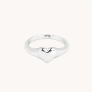 Elegant Silver Heart Signet Ring - Timeless Love Accessory.