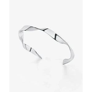 Elegant Silver Twist Cuff Bracelet – Timeless Style and Sophistication.