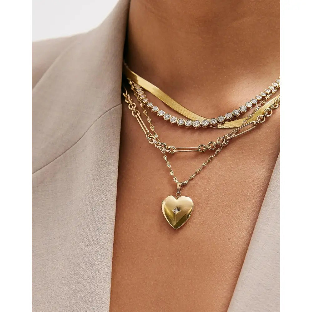 Elegant Twisted Dorica Chain Necklace - A Timeless Statement Piece.
