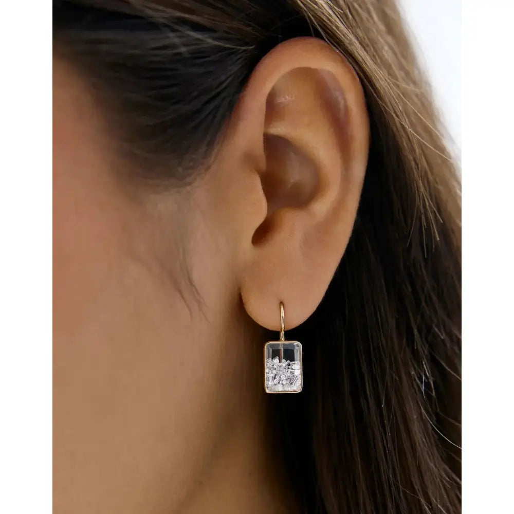 Emerald Elegance: Stunning Drop Earrings for Every Occasion.