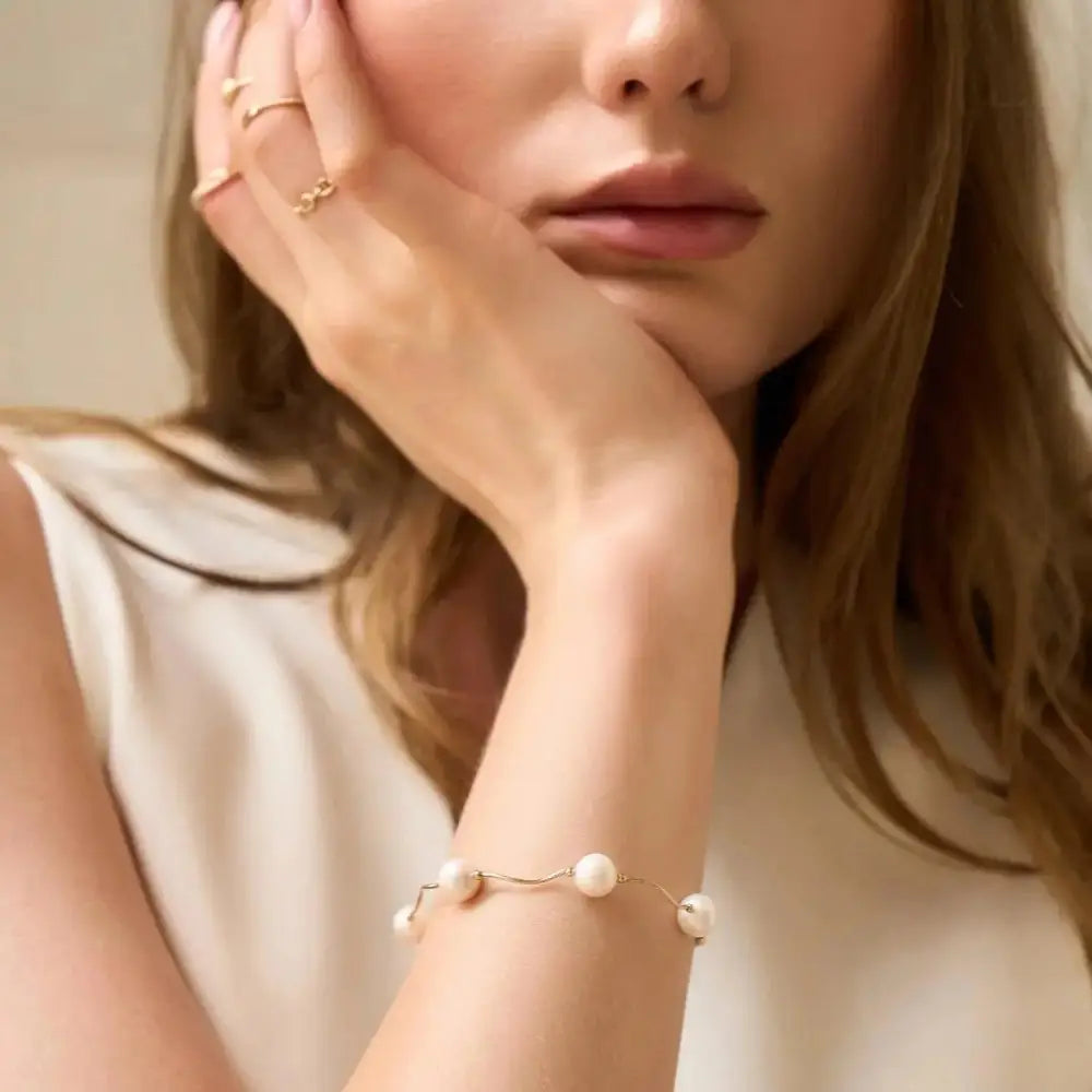 Exquisite 14K Solid Gold Freshwater Pearl & Diamond-Cut Chain Bracelet.