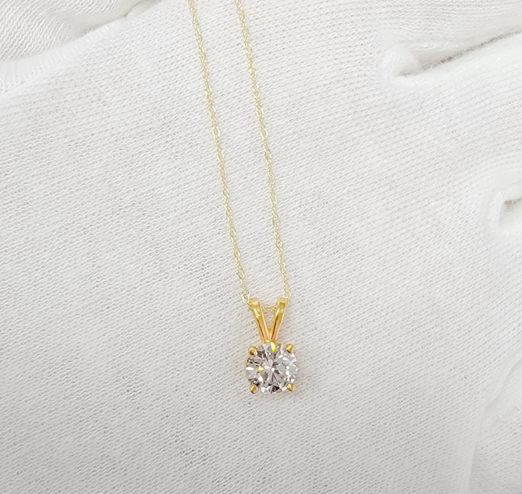 IGI Certified Lab-Grown Diamond Pendant: 14K Gold Basket Setting