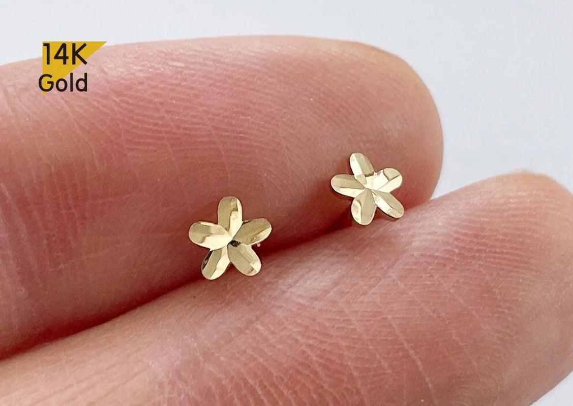 Dainty 14K Solid Gold Flower Stud Earrings - Shiny Yellow Gold Daisy Design Perfect for Gifting.