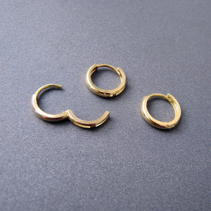 Stunning 14K Solid Gold Oval Hoop Earrings - Dainty Skinny Huggie Hoops for Elegant Women.