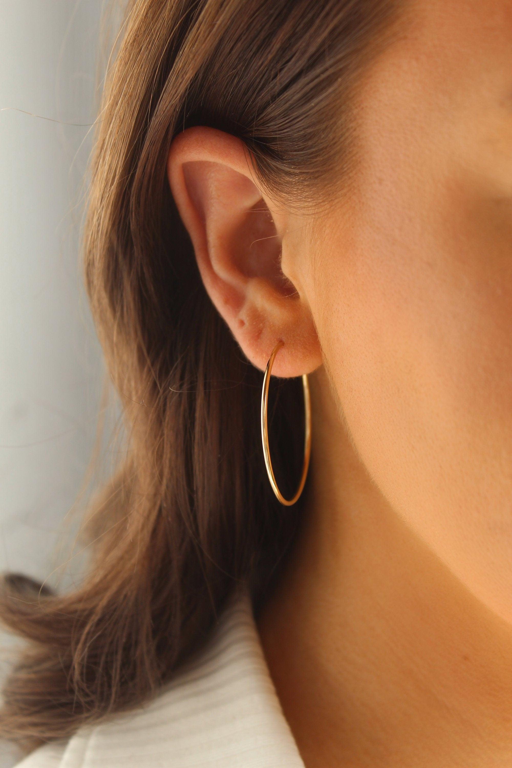 Stunning Large 14K Gold Hoop Earrings - Big Minimalist Everyday Style for Women.