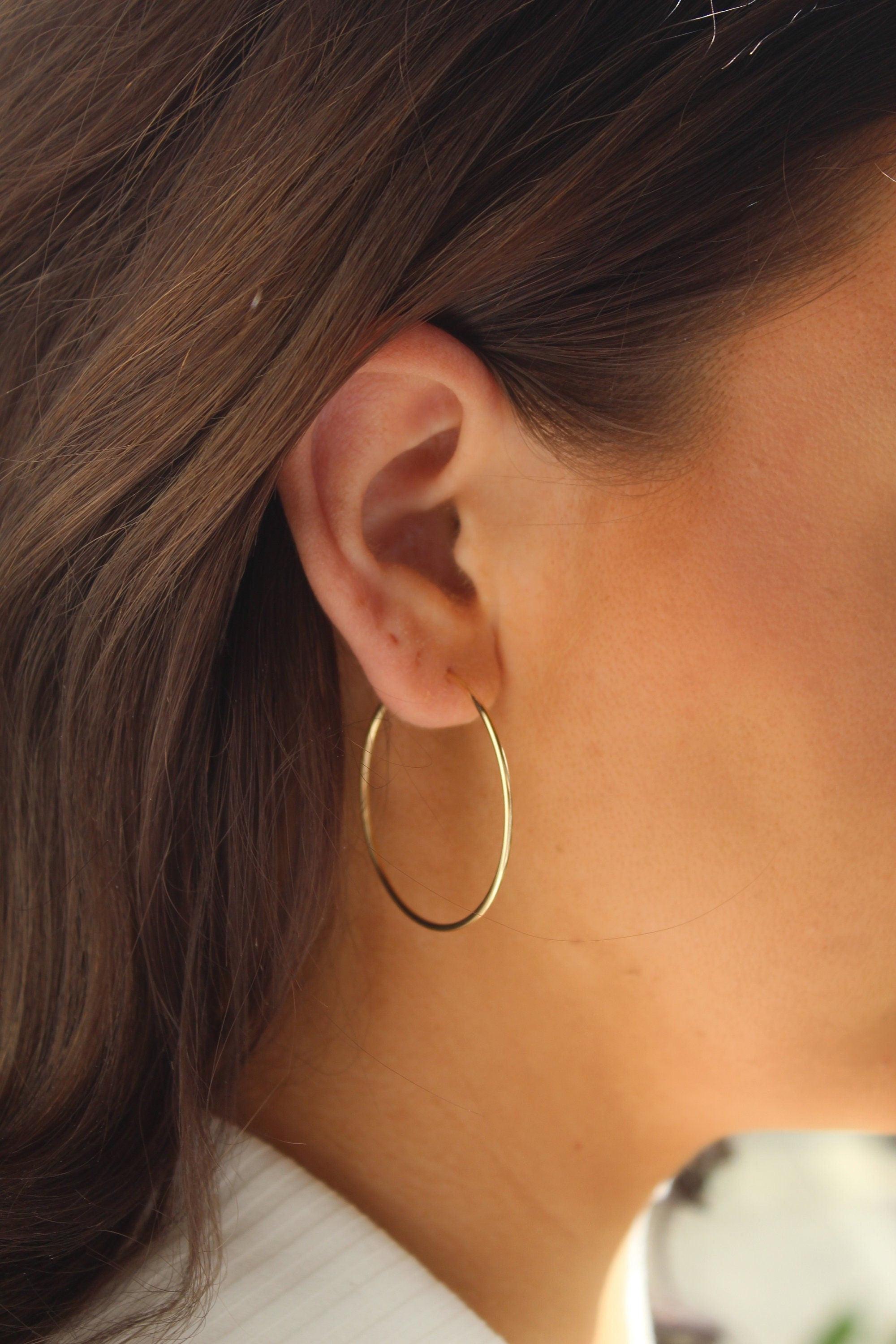 Stunning Large 14K Gold Hoop Earrings - Big Minimalist Everyday Style for Women.