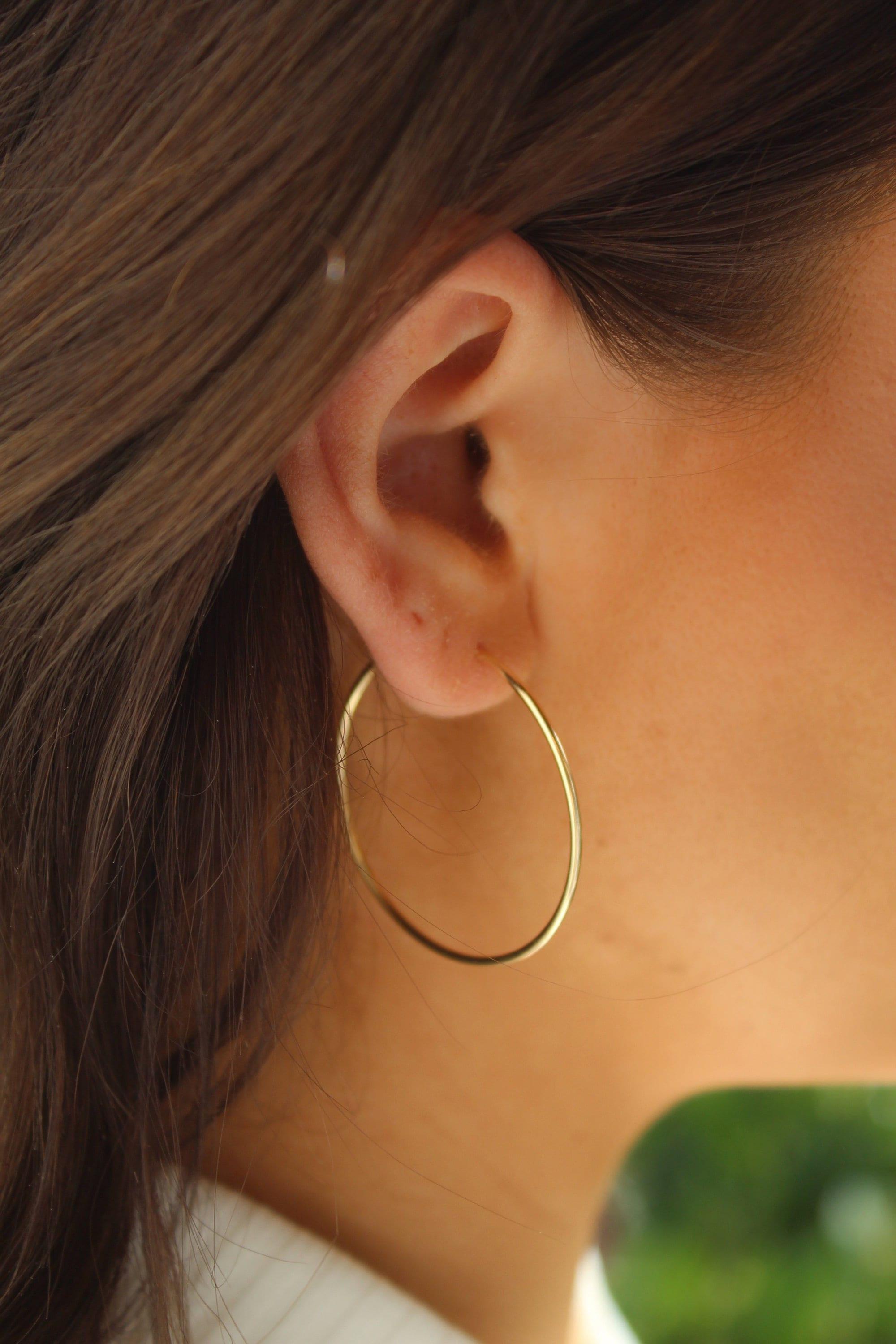 Stunning Large 14K Gold Hoop Earrings - Big Minimalist Everyday Style for Women.