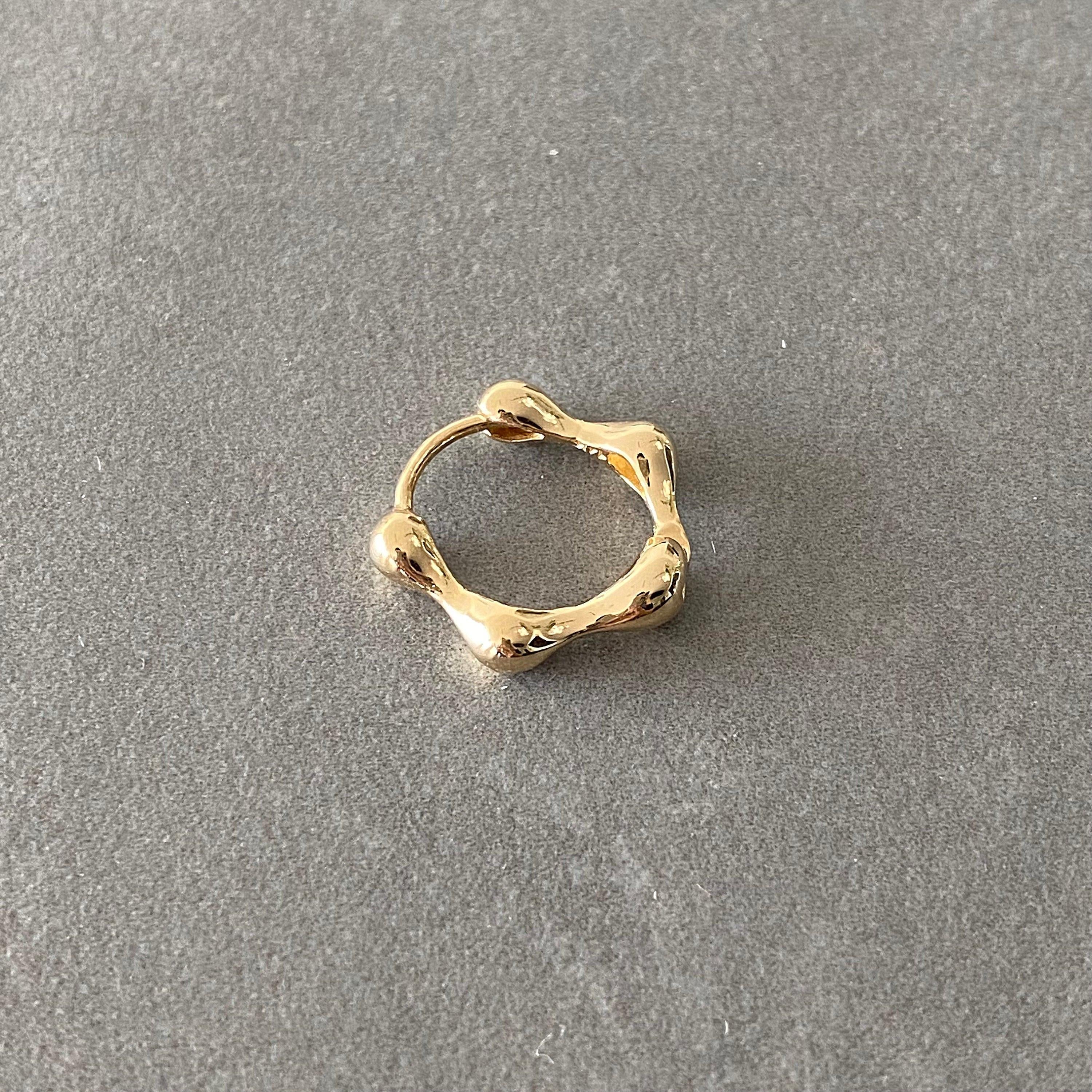 Elegant 14K Solid Gold Huggie Hoop Earrings - 15.5mm Hinged Design for Women.