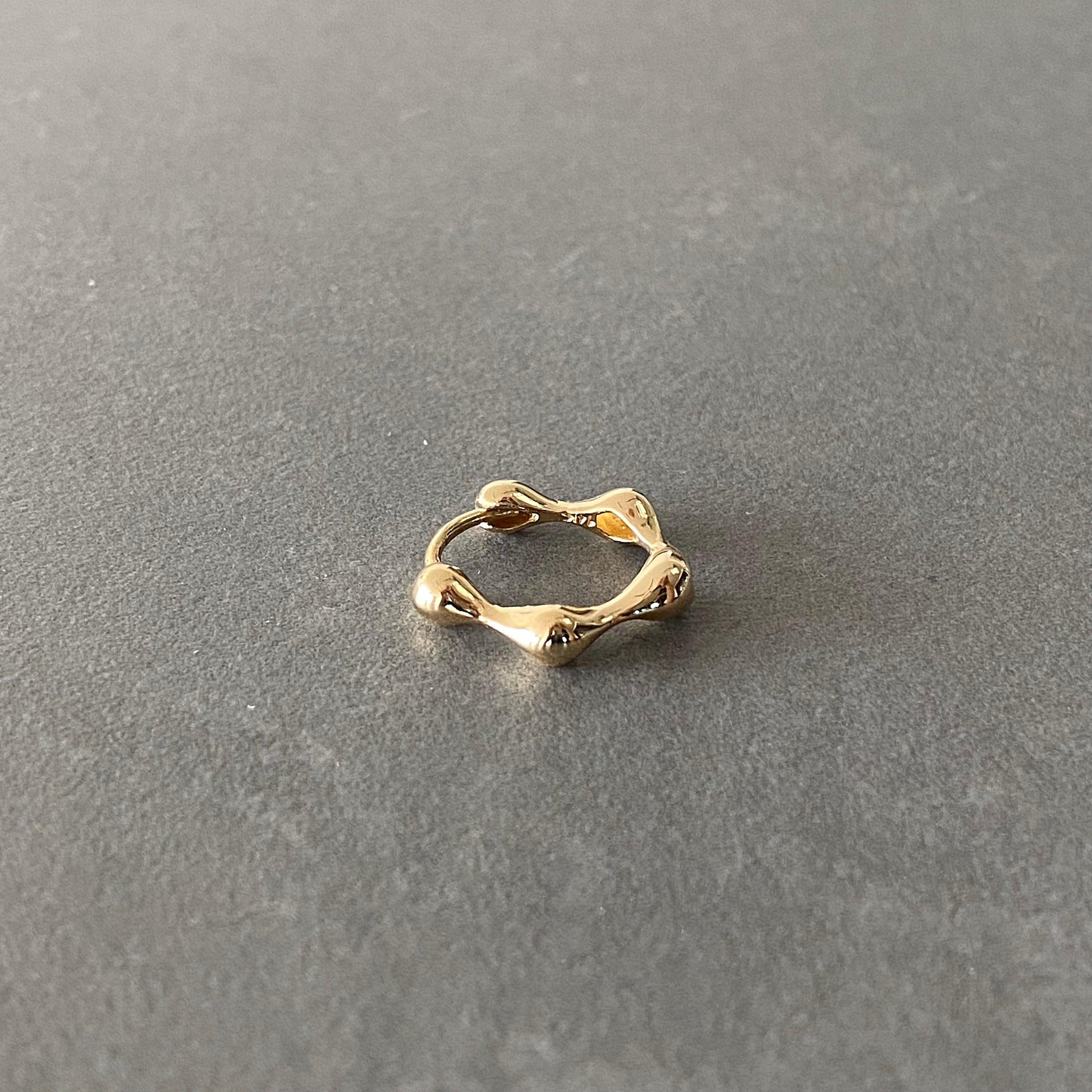Elegant 14K Solid Gold Huggie Hoop Earrings - 15.5mm Hinged Design for Women.