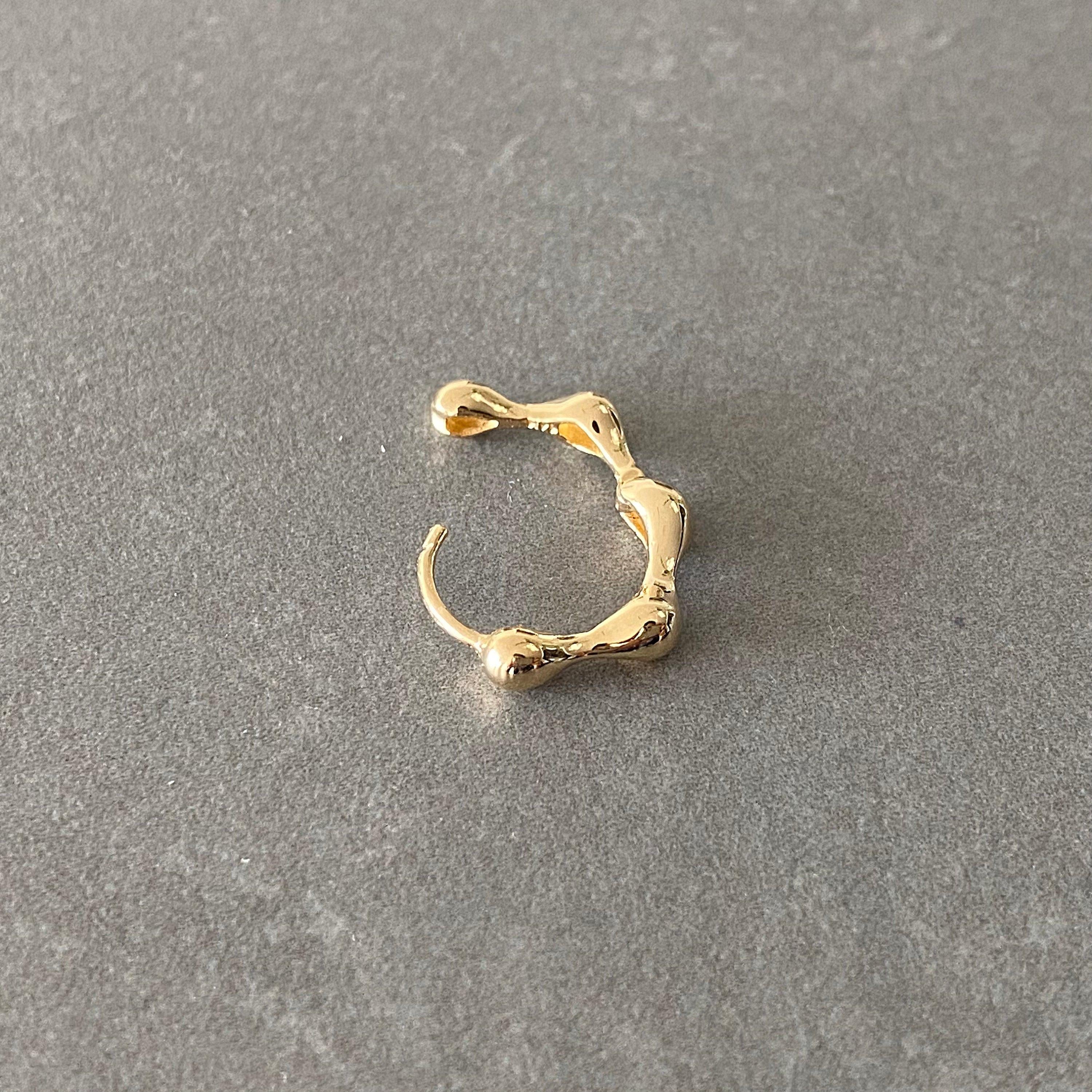 Elegant 14K Solid Gold Huggie Hoop Earrings - 15.5mm Hinged Design for Women.
