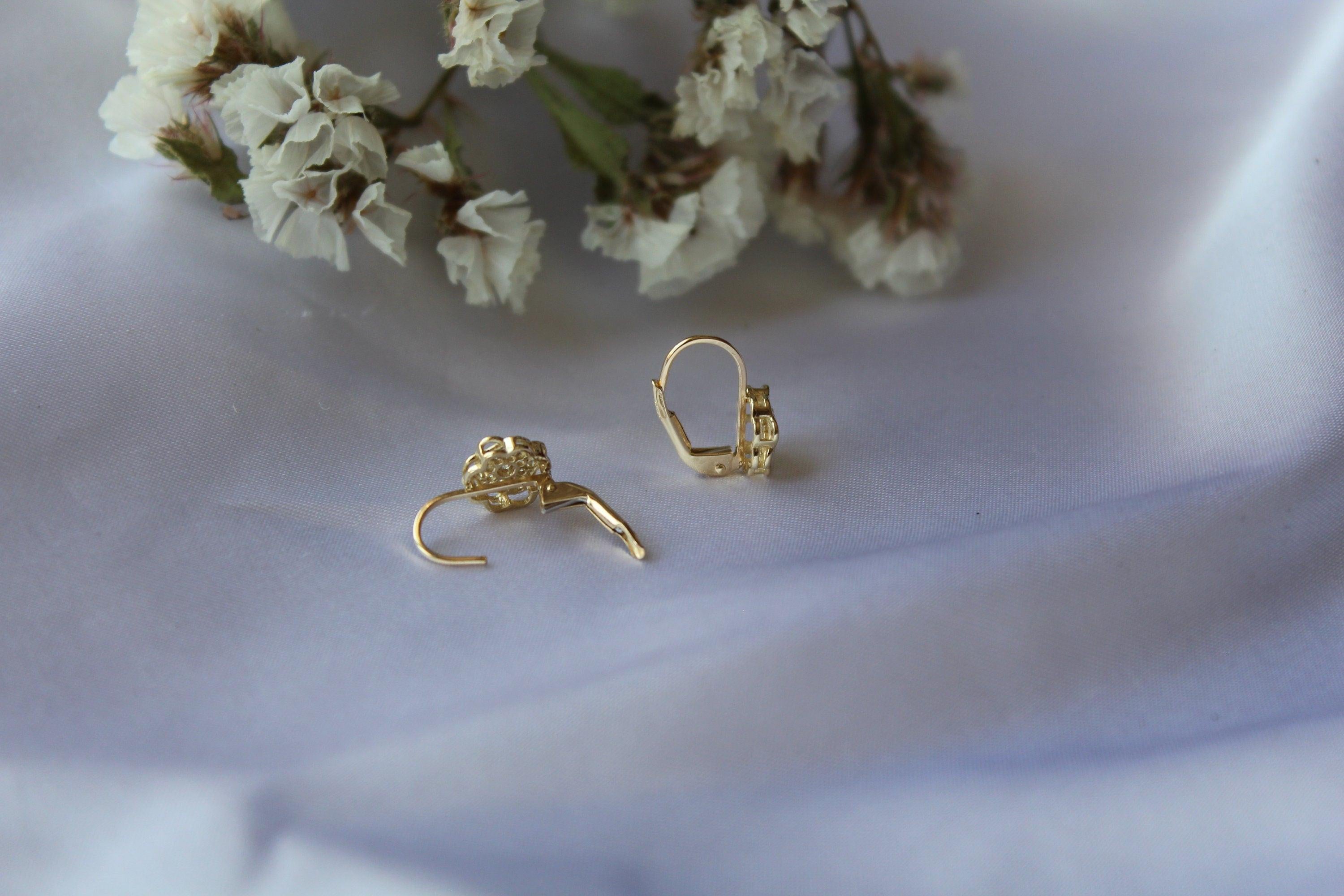 14K Gold Leverback Earrings – Round Geometric Solitaire Earrings in Yellow Gold for Women.