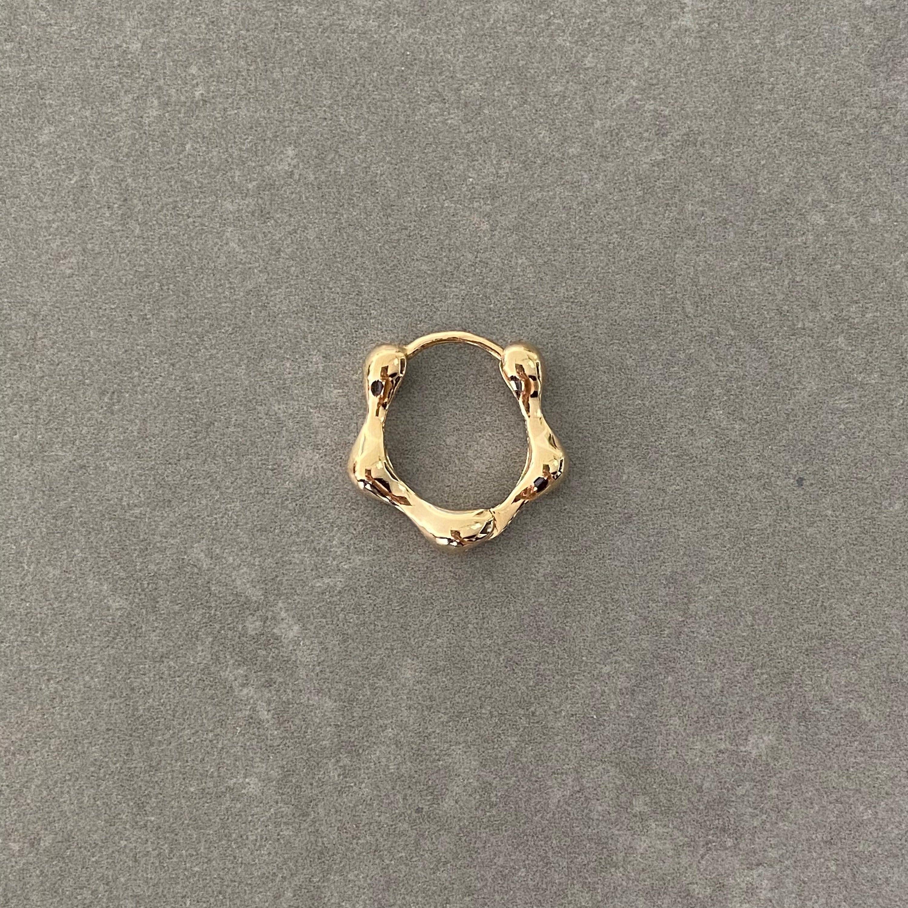 Elegant 14K Solid Gold Huggie Hoop Earrings - 15.5mm Hinged Design for Women.