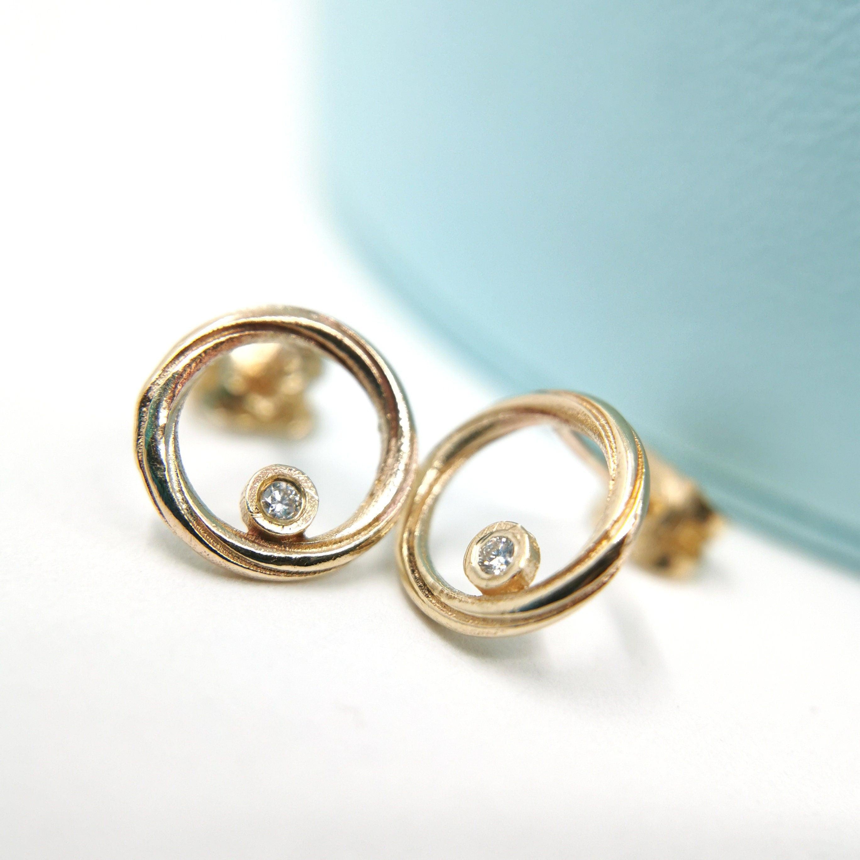 Stunning 9ct Yellow Gold Diamond Twist Pendant & Earrings Set - Exquisite Continuum Design Jewelry for Women.