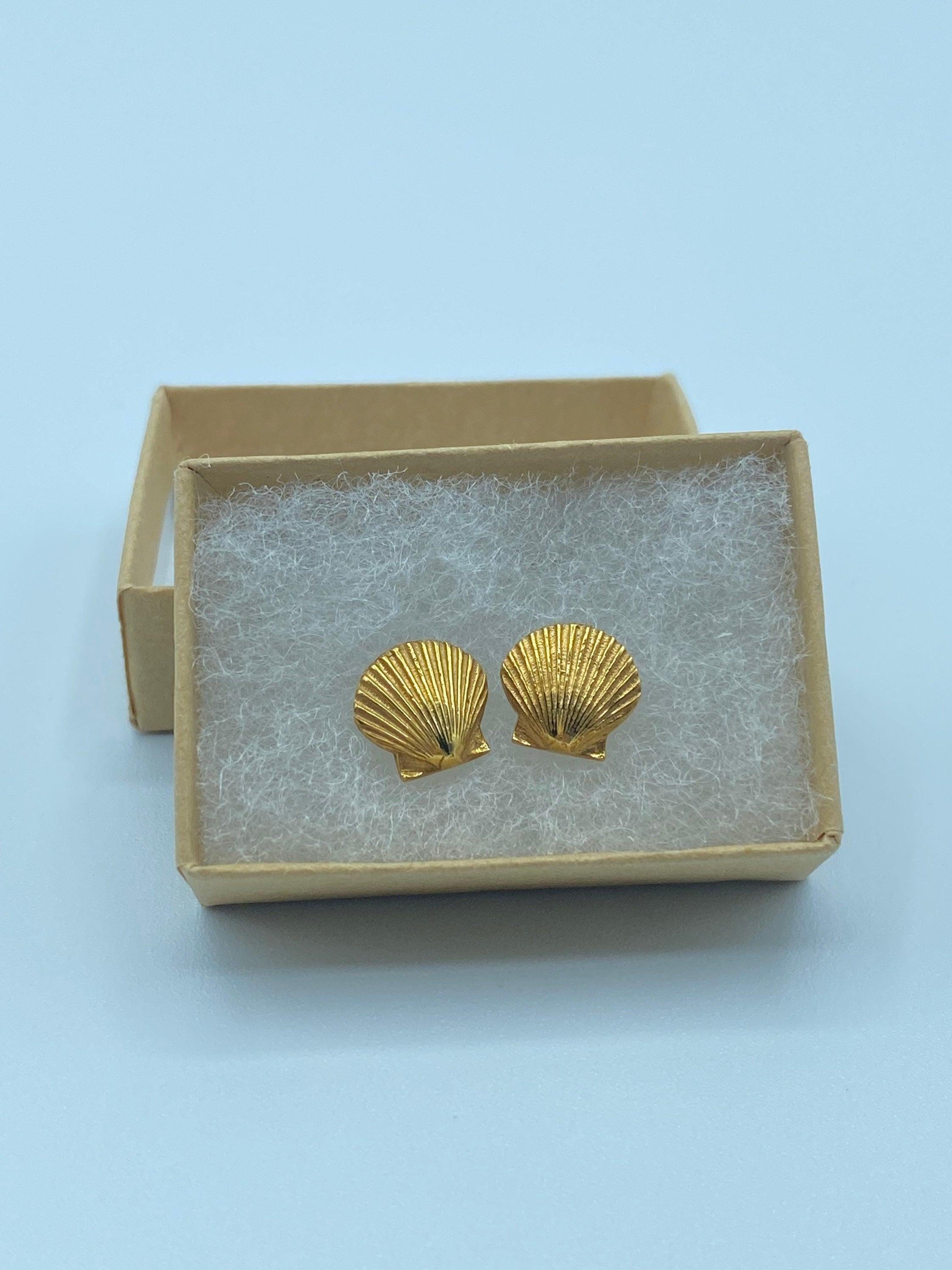 Elegant 14K Gold Seashell Earrings - Dainty Coastal Jewelry Gift for Her.