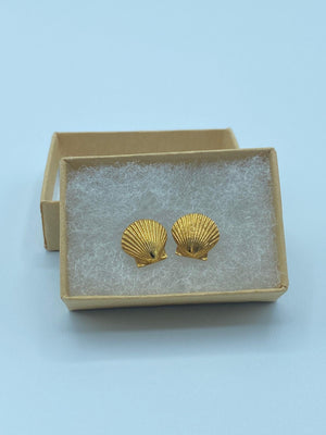 Elegant 14K Gold Seashell Earrings - Dainty Coastal Jewelry Gift for Her.