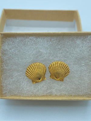 Elegant 14K Gold Seashell Earrings - Dainty Coastal Jewelry Gift for Her.