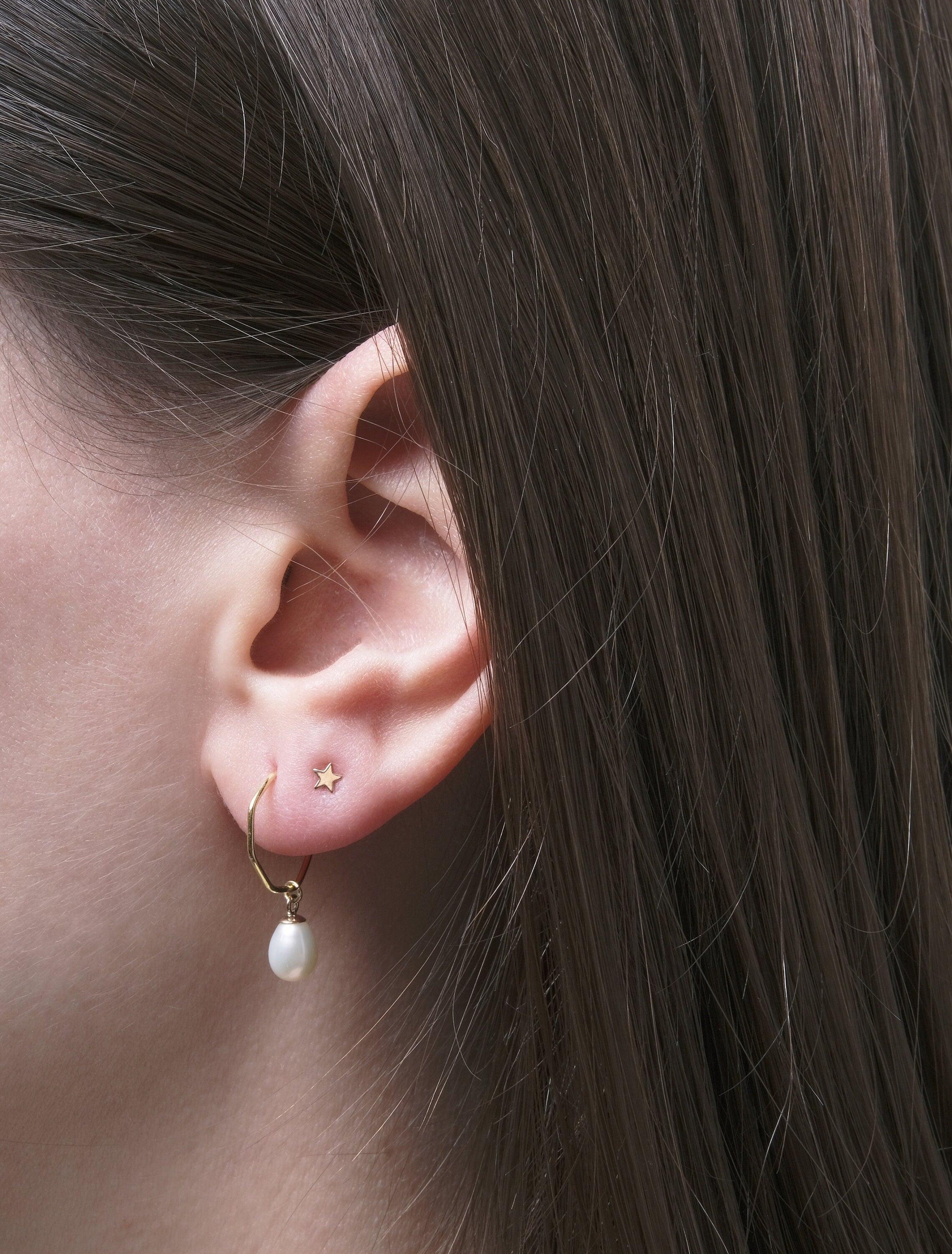Dainty 14K Solid Gold Star Earrings - Celestial Minimalist Jewelry Elegance.