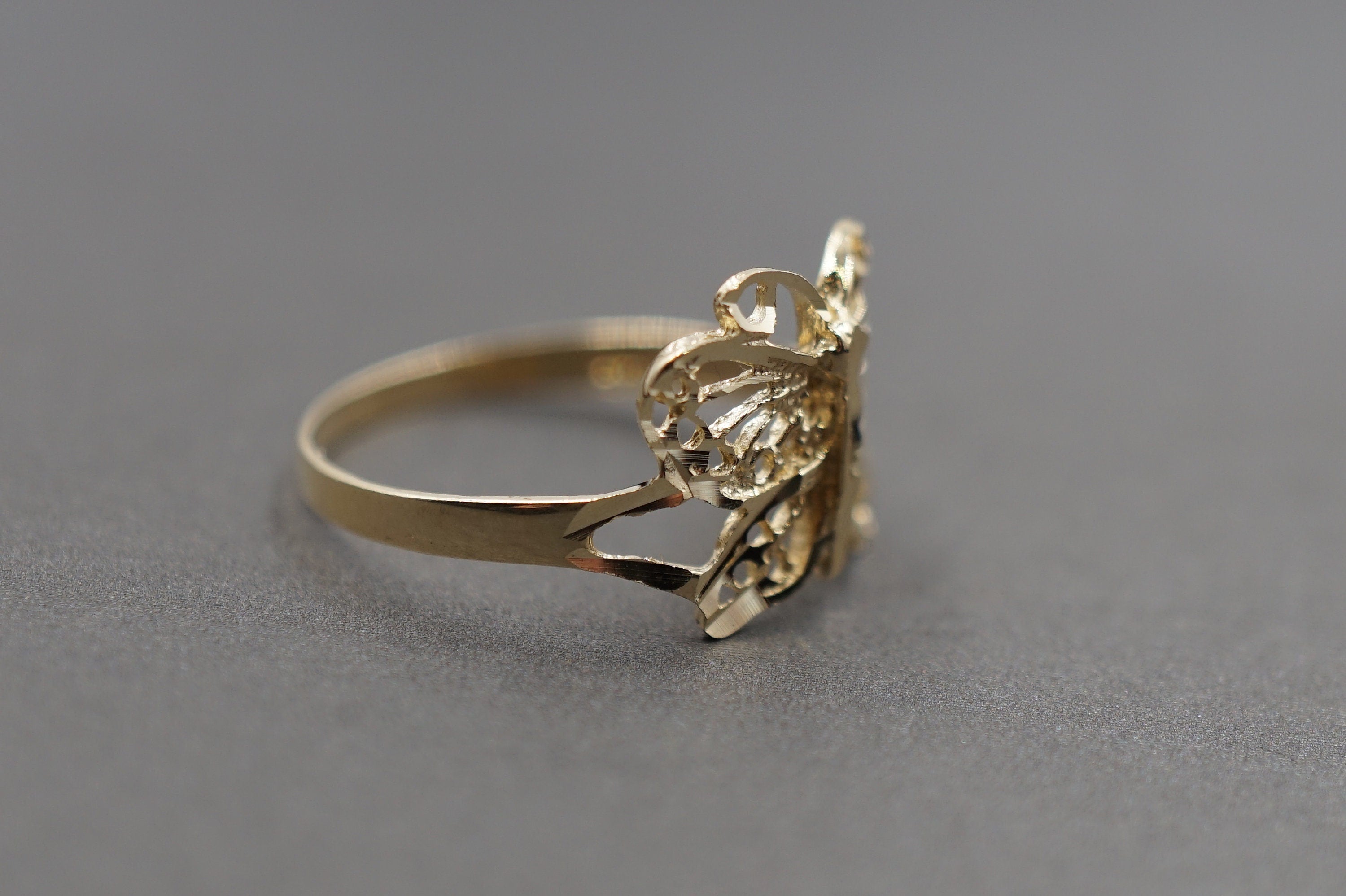 10K Solid Yellow Gold 0.45" Diamond Cut Butterfly Band Ring.
