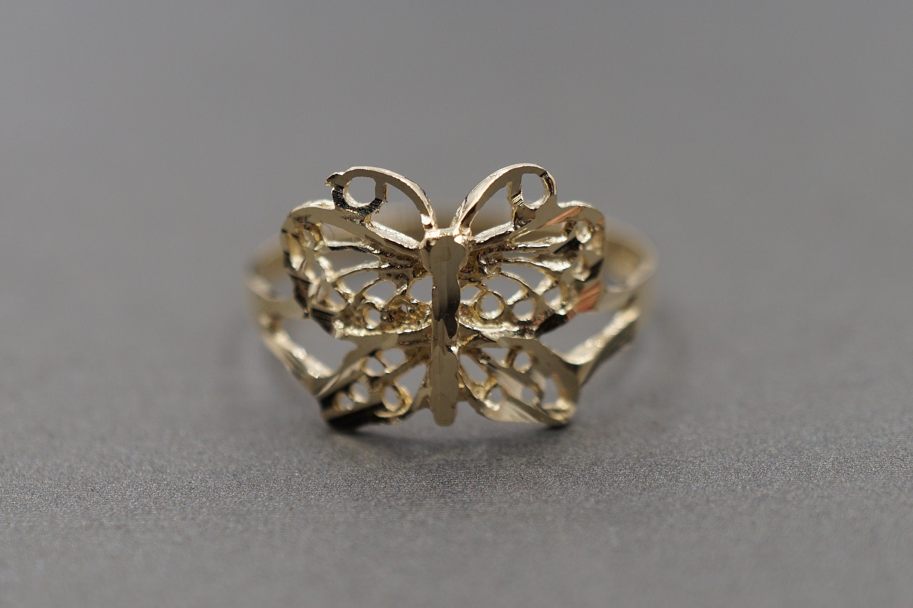 10K Solid Yellow Gold 0.45" Diamond Cut Butterfly Band Ring.