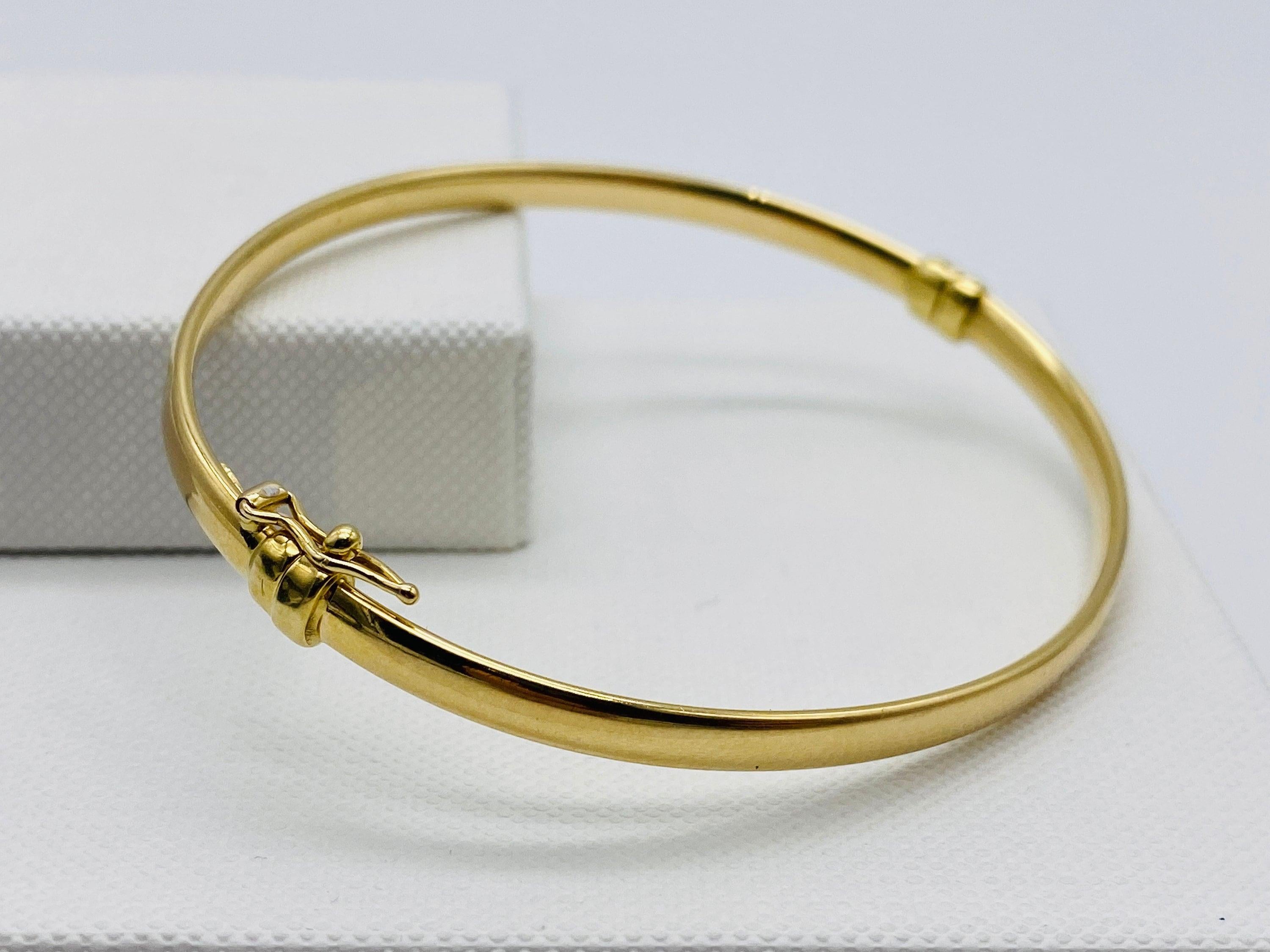 Stunning 9ct Two Tone Gold Hinged Bangle - Elegant Rose and Yellow Gold Women’s Bracelet, 3mm Hallmarked Design.