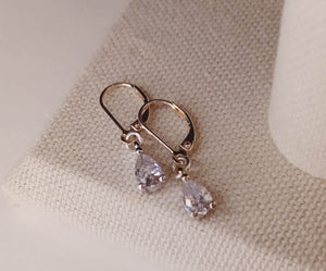 Teardrop Cubic Zirconia Earrings: 925 Sterling Silver Leverback Dangle