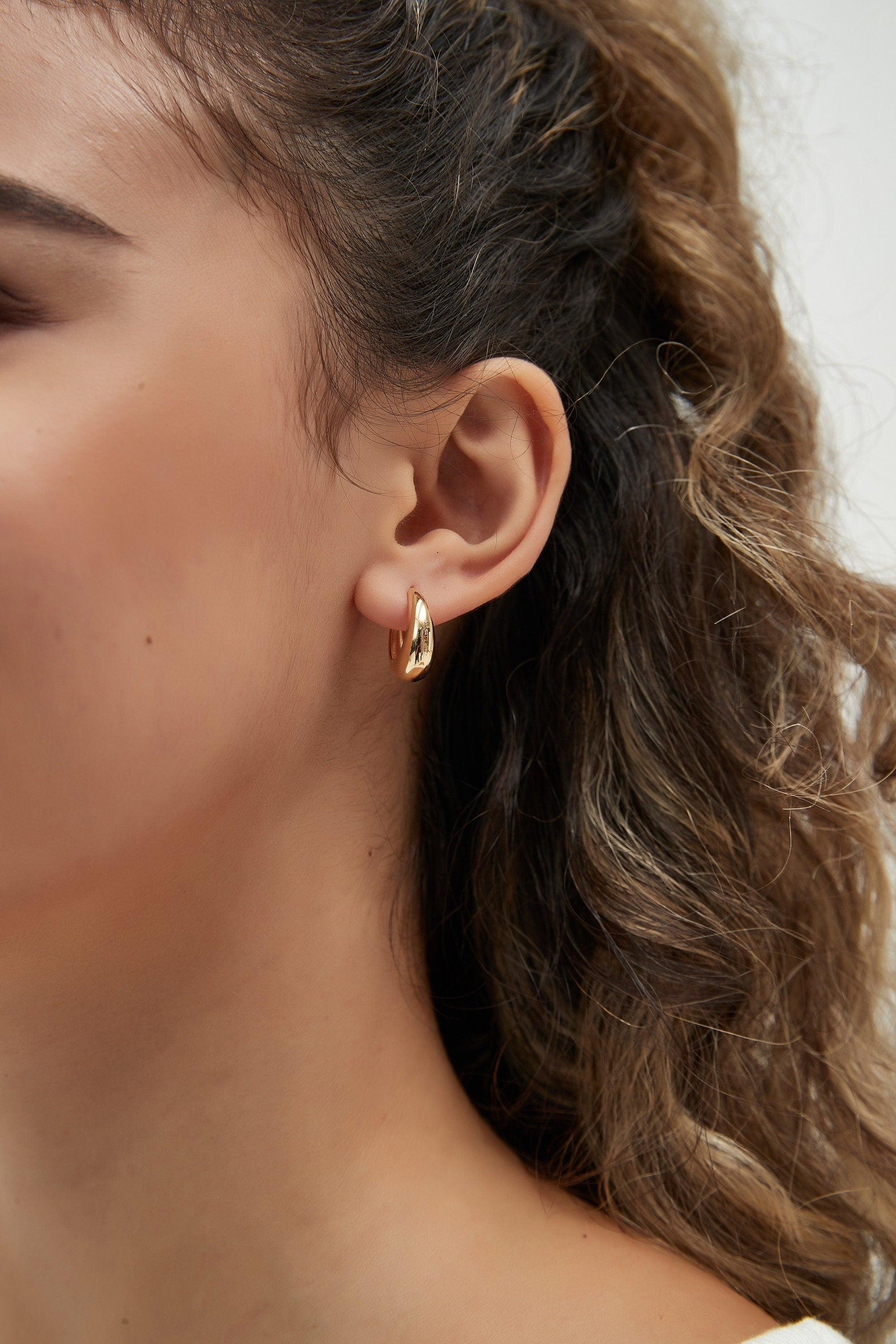 Elegant 14K Solid Gold Tapered Oval Huggie Hoop Earrings for Daily Wear.