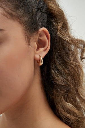 Elegant 14K Solid Gold Tapered Oval Huggie Hoop Earrings for Daily Wear.