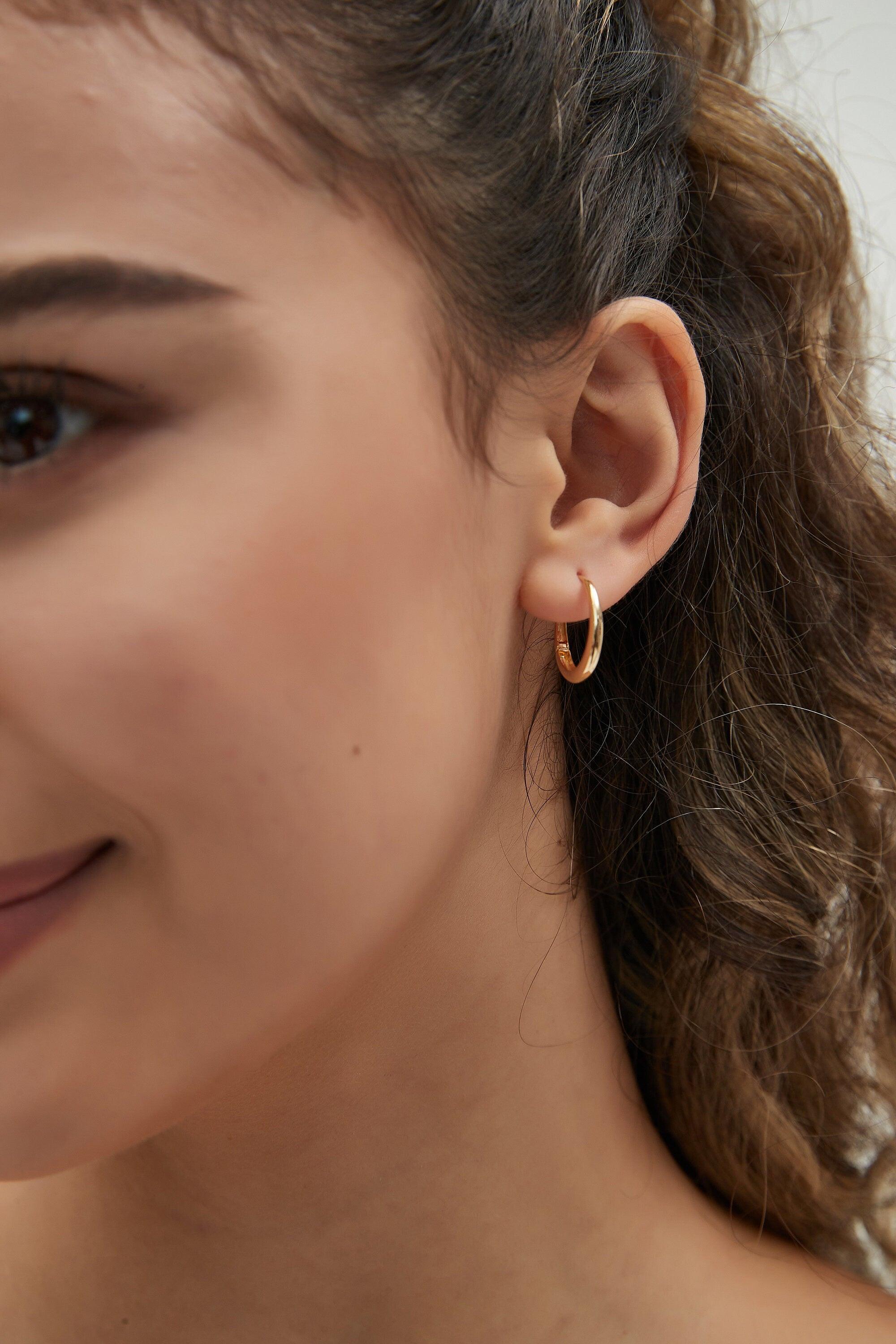 Dainty 14K Solid Gold Oval Hoop Earrings - Minimalist Skinny Huggie Hoops for Everyday Elegance.