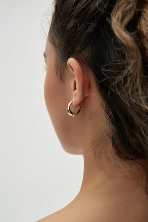 Elegant 14K Solid Gold Tapered Oval Huggie Hoop Earrings for Daily Wear.